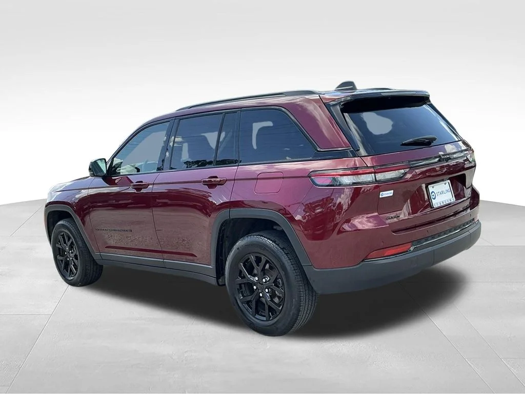 Used 2024 Red Jeep Altitude image 4