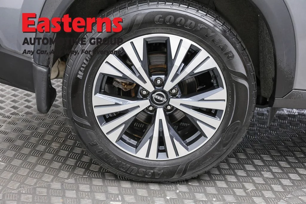 Used 2023 Gray Nissan SV image 30