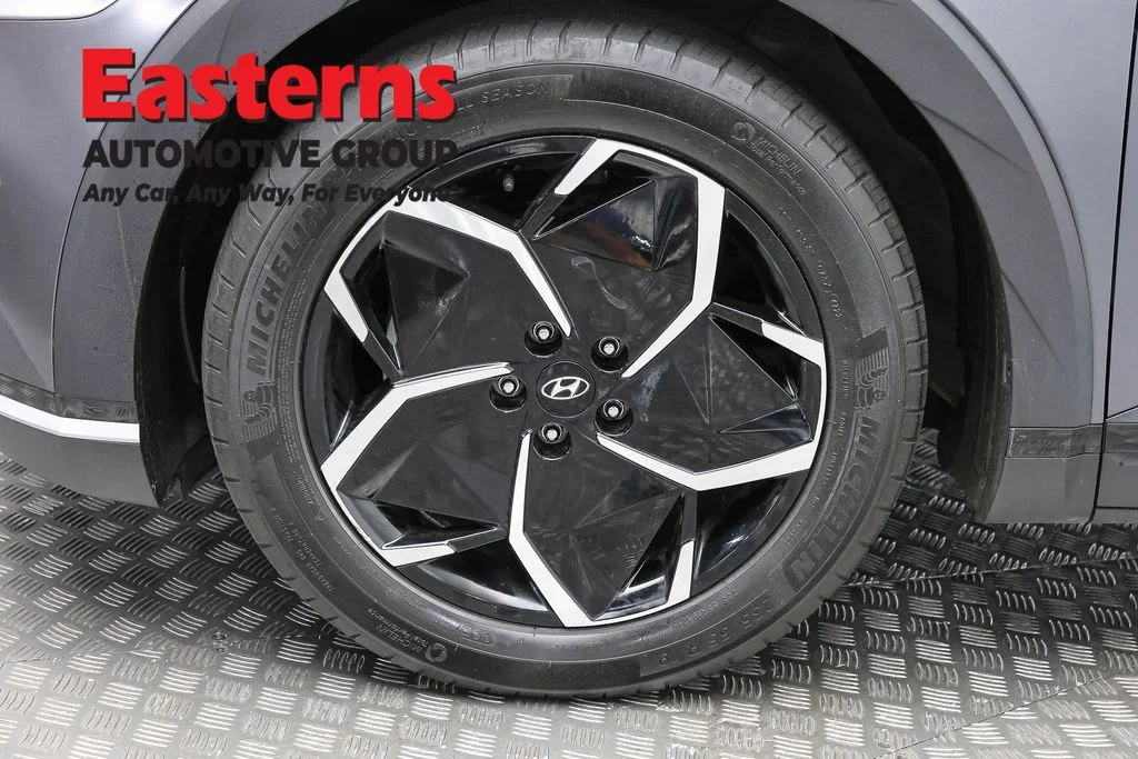 Used 2023 Gray Hyundai SEL image 31