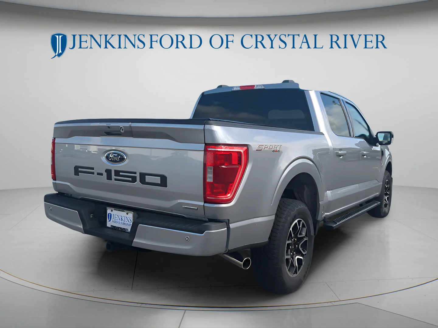 Used 2023 Avalanche Gray Ford XLT image 3
