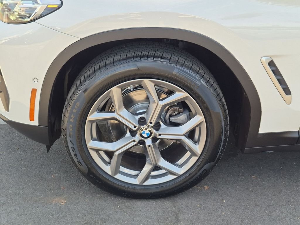 Used 2024 White BMW xDrive30i image 31