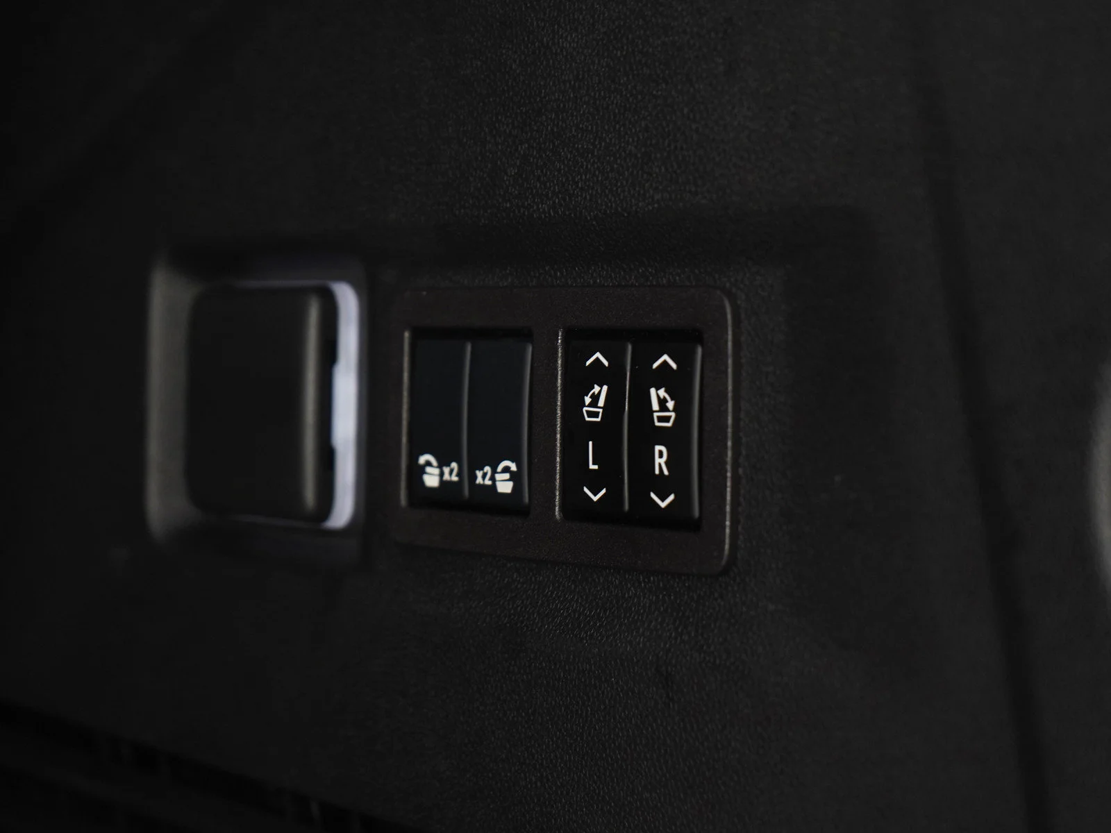 Used 2024 Onyx Black GMC Denali image 20