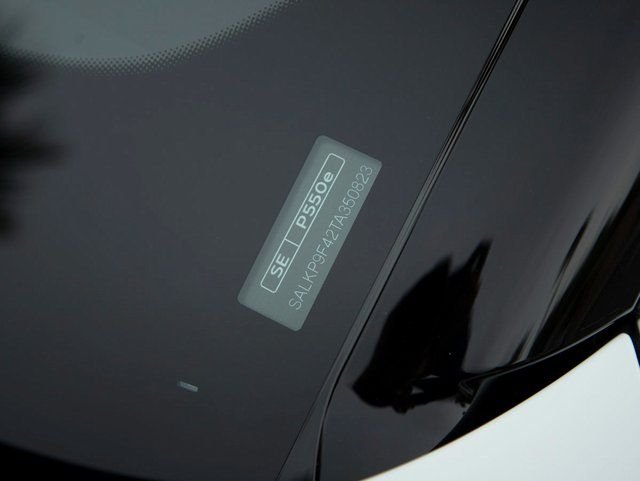 New 2026 Fuji White Land Rover SE image 32