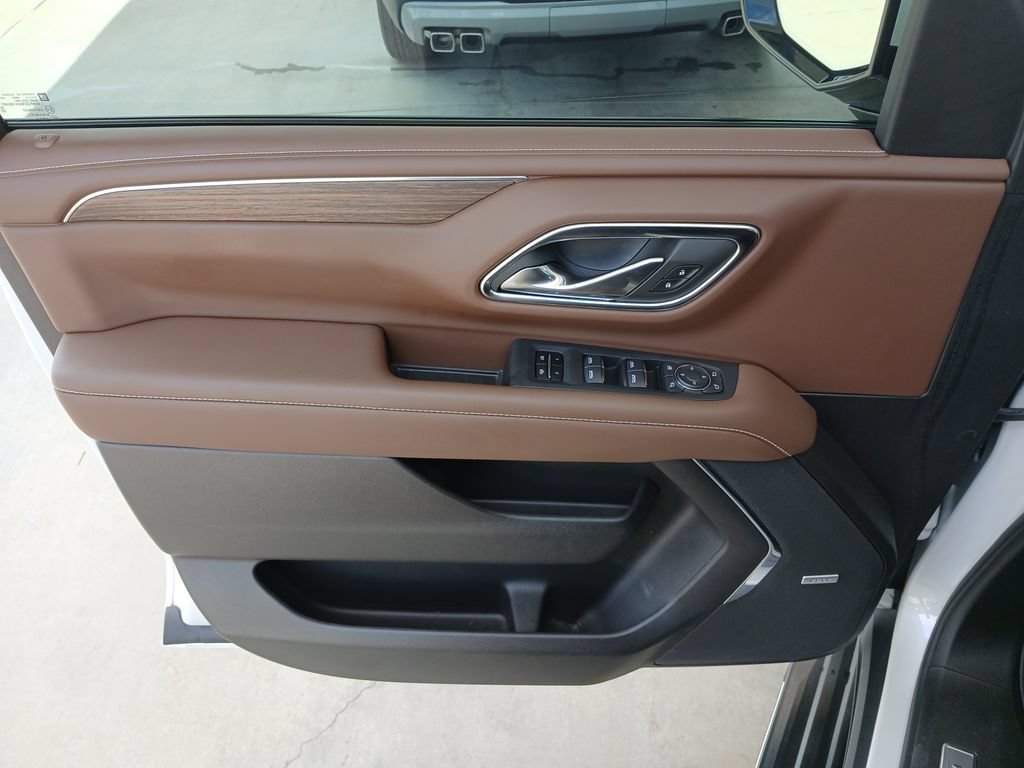 Used 2023 Iridescent Pearl Tricoat Chevrolet High Country image 23