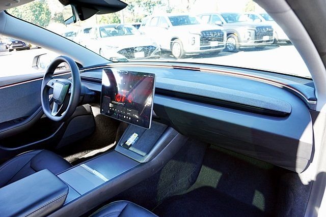 Used 2025  Tesla Long Range image 9