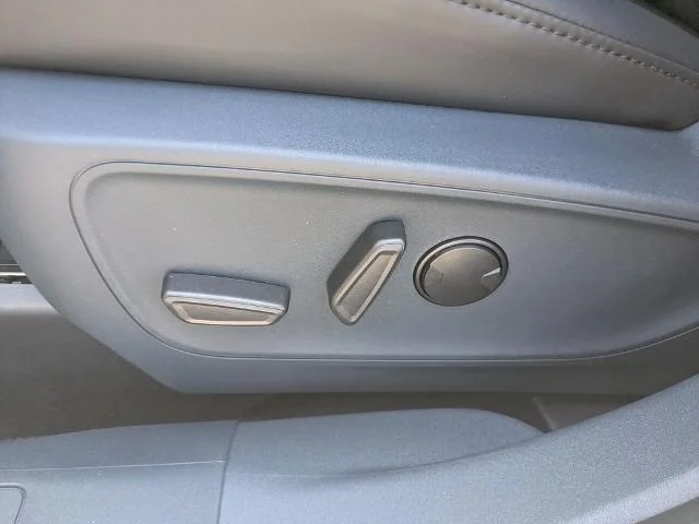New 2026 Space White Metallic Ford Lariat image 47