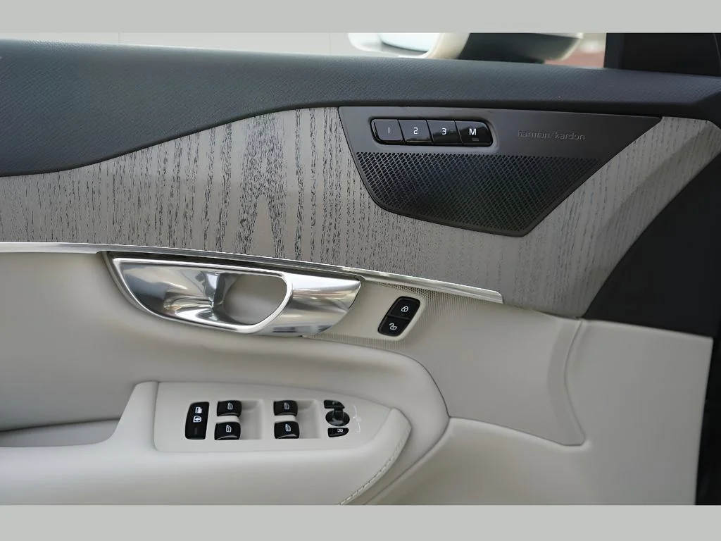 2025 Volvo XC90 Plus - Photo 11