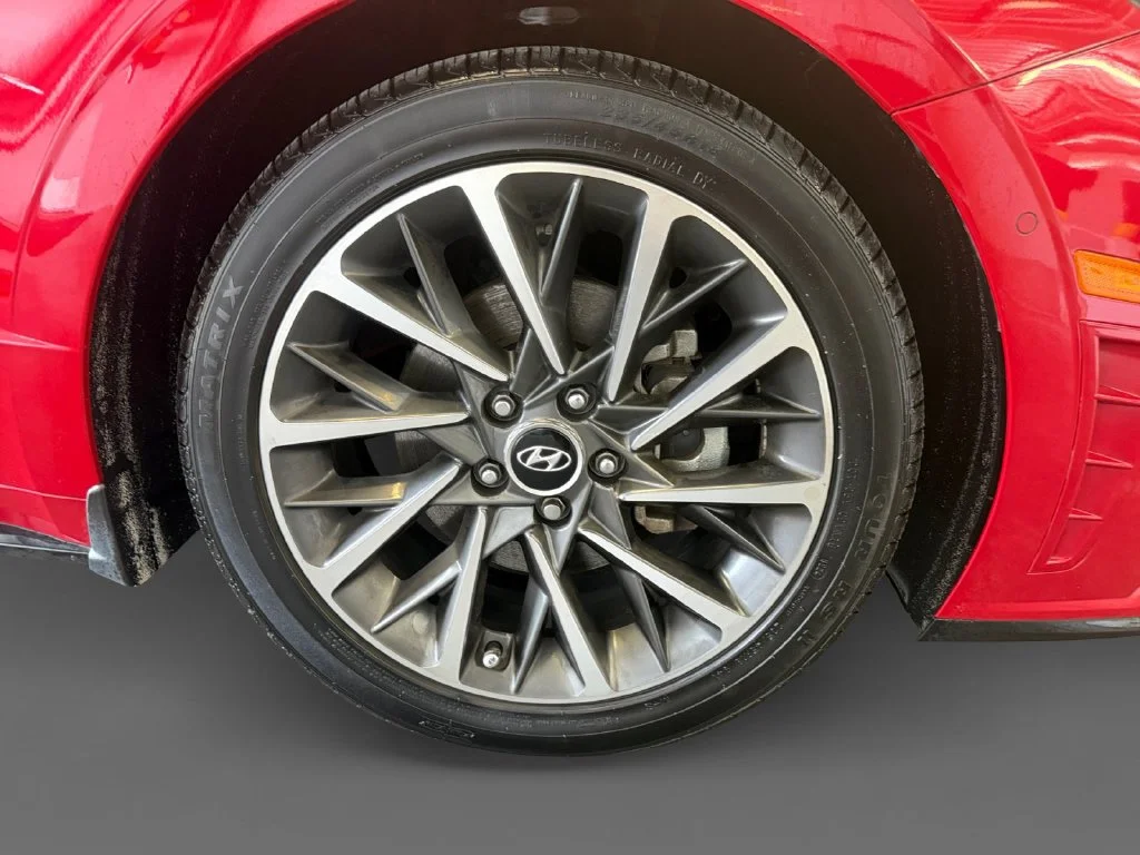 Used 2021 Red Hyundai Limited image 9