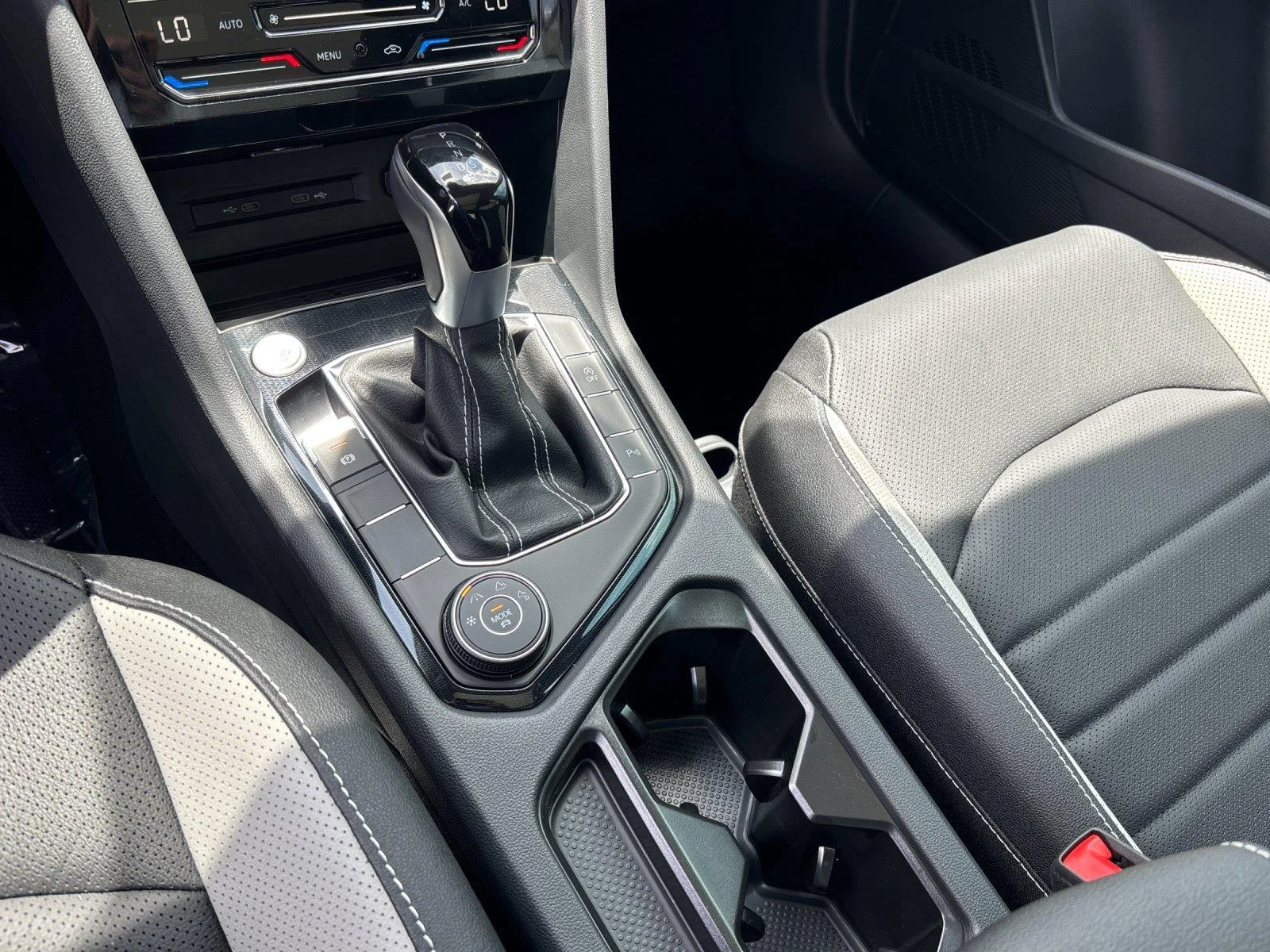 New 2026 Platinum Gray Metallic Volkswagen SEL image 27