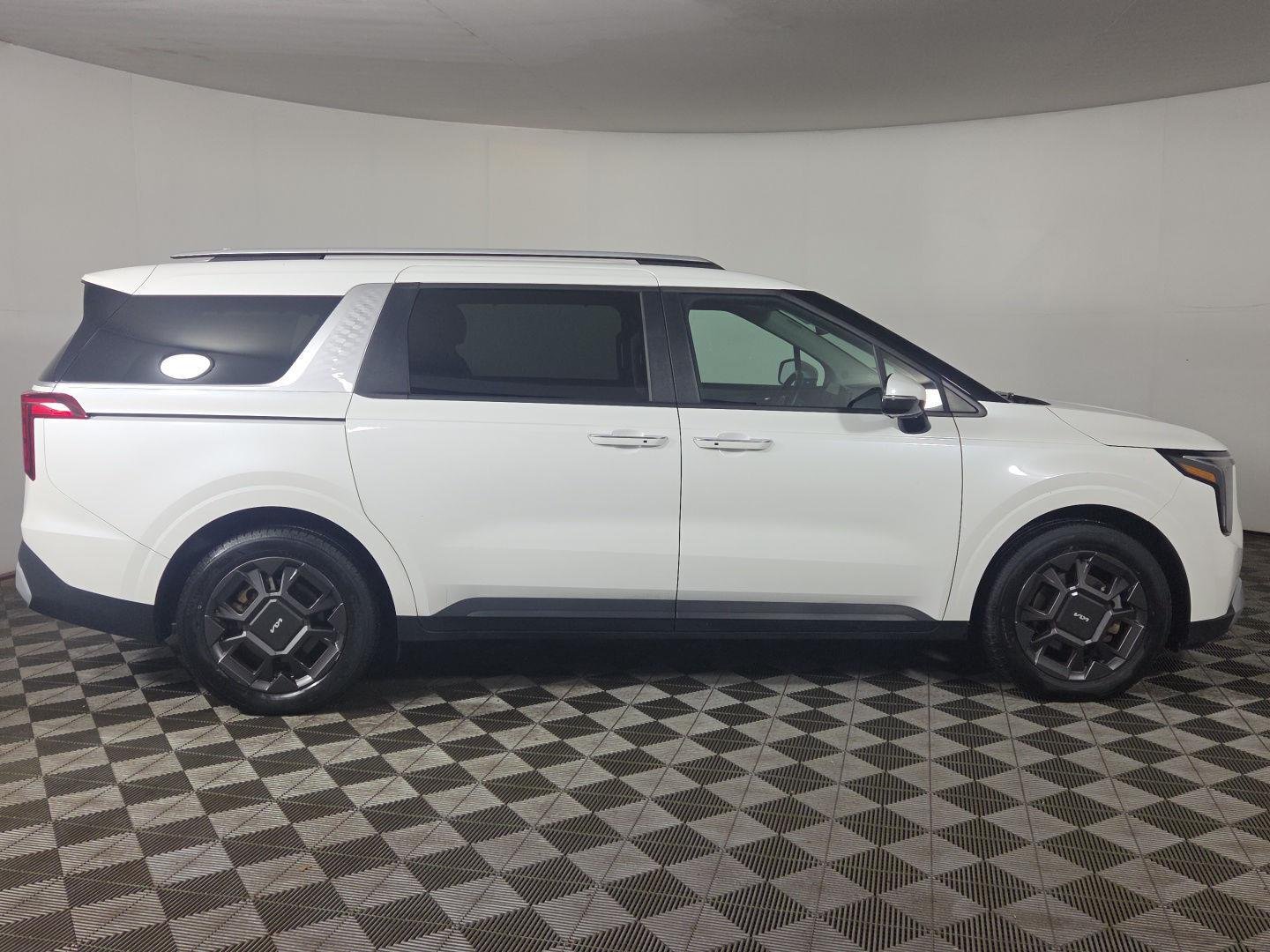 Used 2025 Snow White Pearl Kia EX image 7