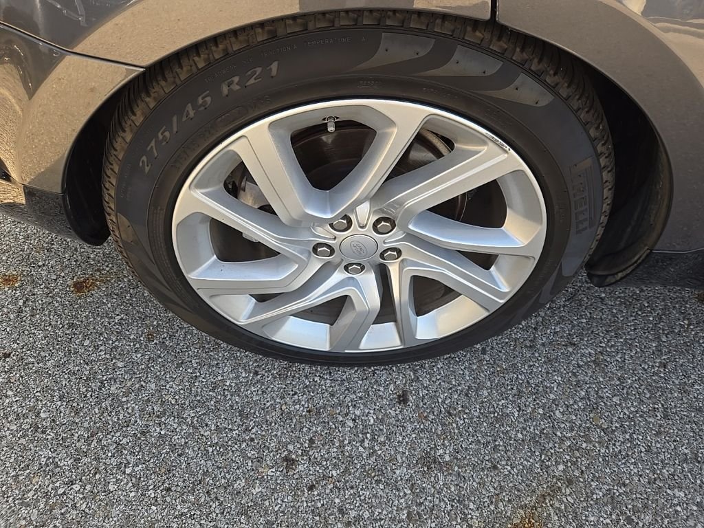 Used 2019 Corris Gray Metallic Land Rover HSE image 12