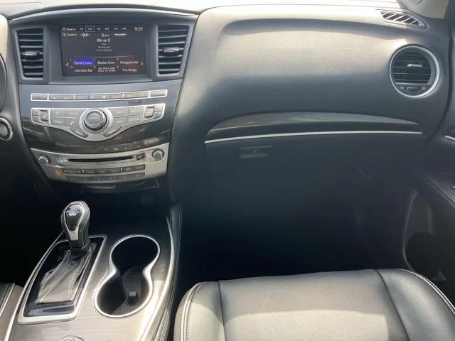 Used 2017 White INFINITI Base image 14