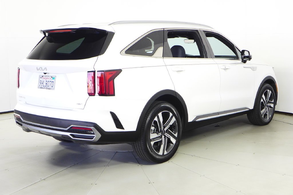 Used 2023 Snow White Pearl Kia SX Prestige image 7