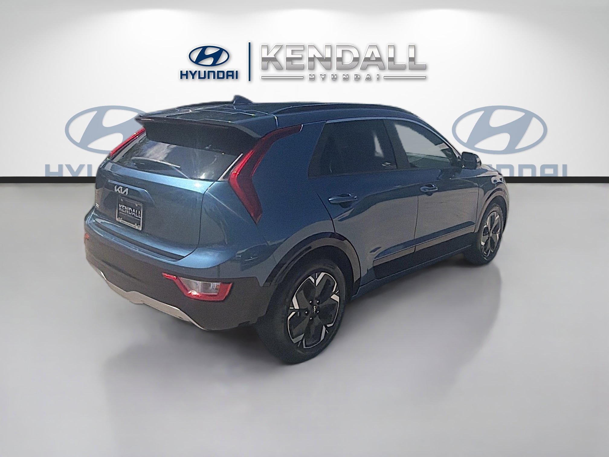 Used 2024 Mineral Blue Kia Wind image 6