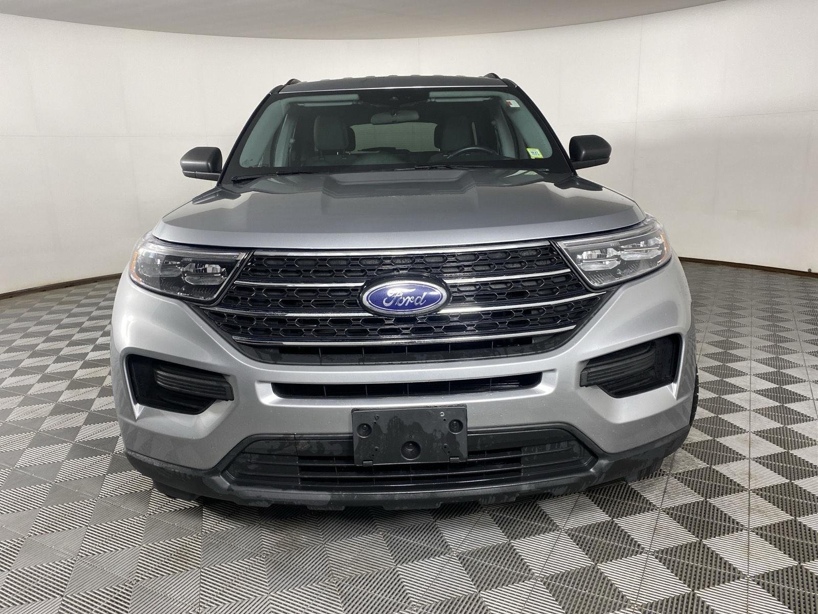 Used 2024 Iconic Silver Ford XLT image 12