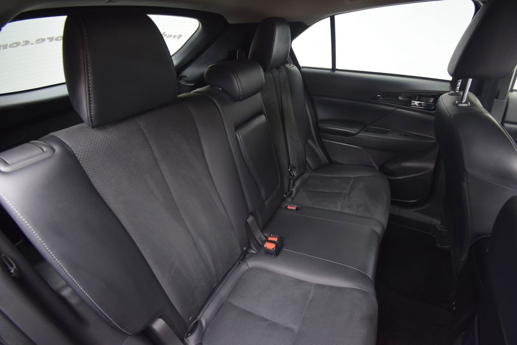 Used 2025 Red Mitsubishi SE image 19