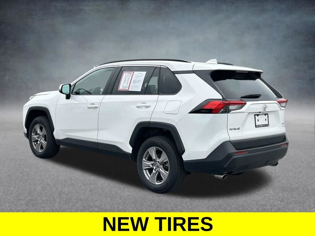 Used 2025 White Toyota XLE image 3