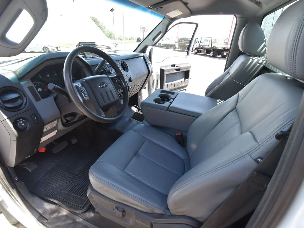 2014 Ford F-550 - Photo 29