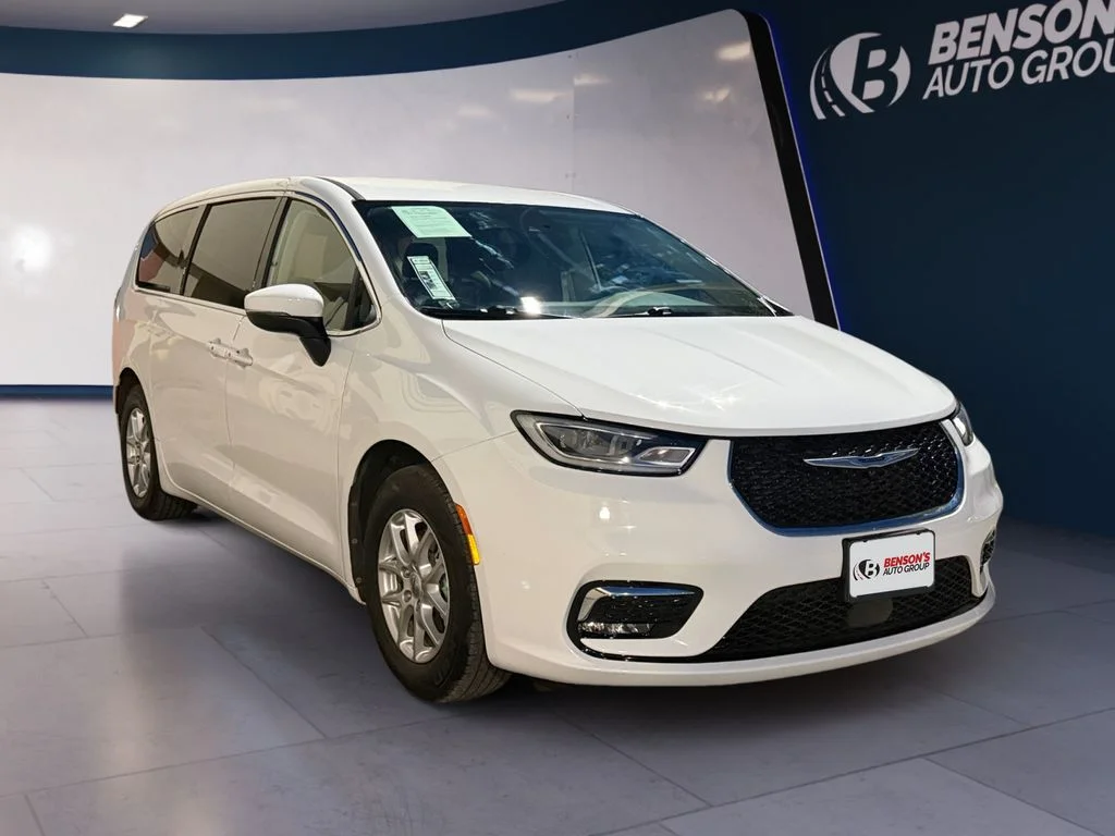 Used 2023 White Chrysler Touring L image 7