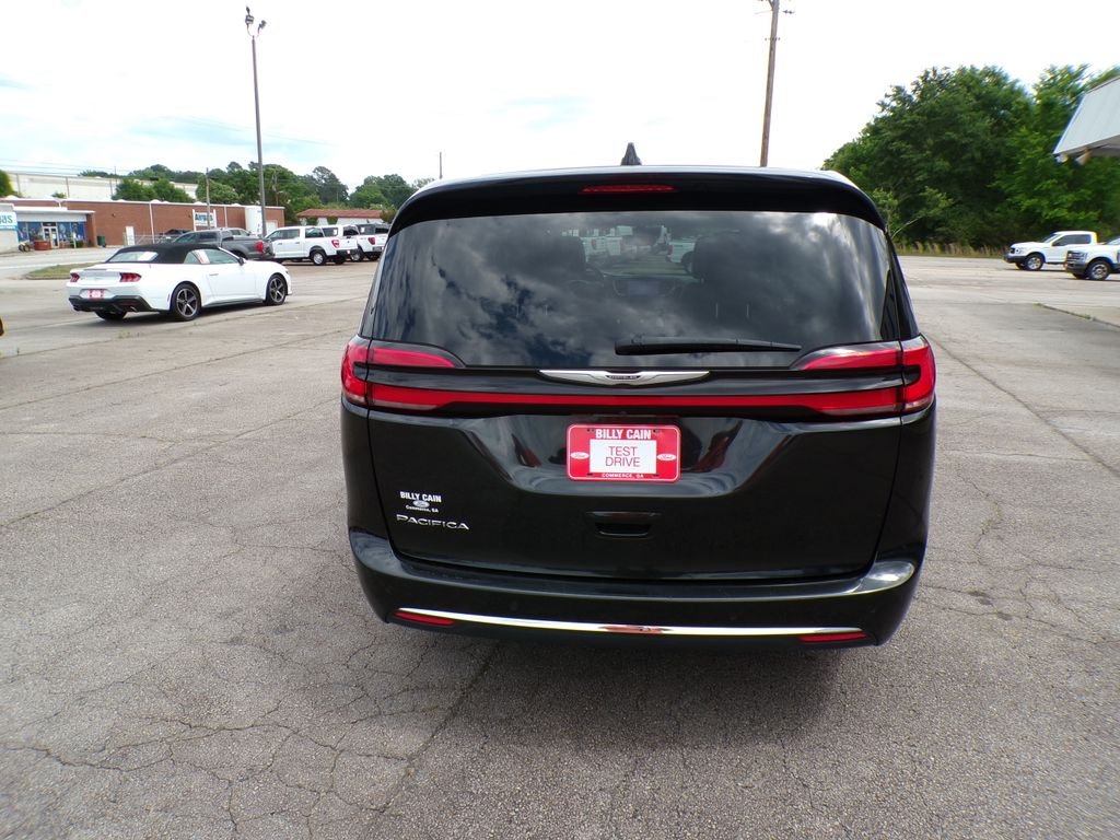 Used 2023 Brilliant Black Crystal Pearlcoat Chrysler Touring L image 6