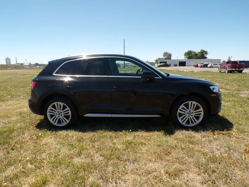 Used 2019 Brilliant Black Audi Premium Plus image 4