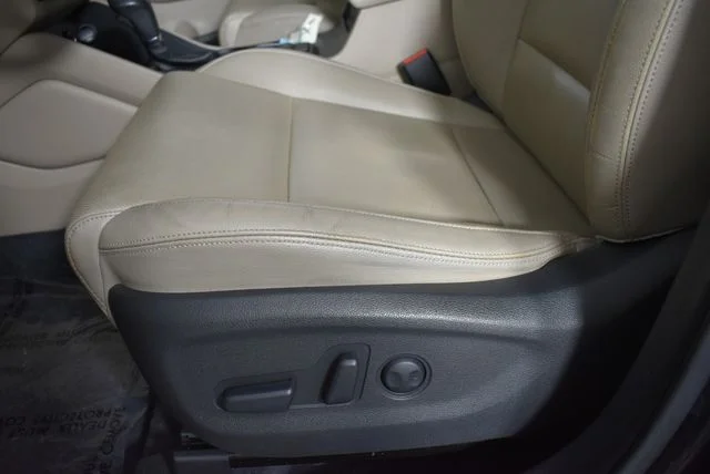 Used 2017 Black Hyundai SE Plus image 34