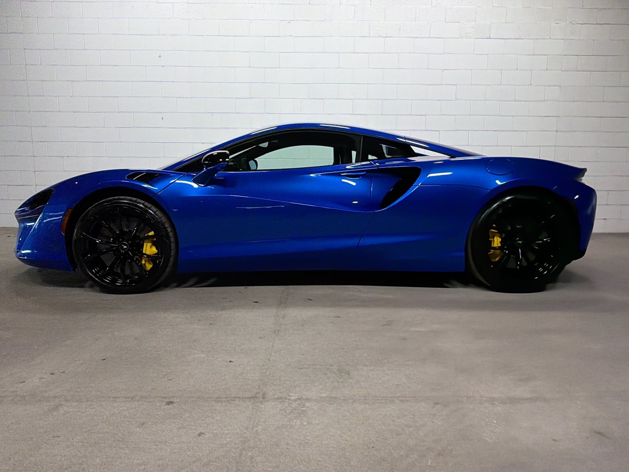 Used 2024 Vega Blue McLaren Base image 2