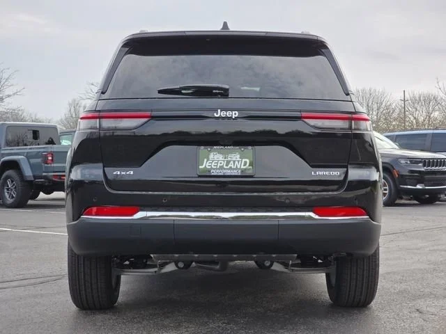 New 2026 Diamond Black Crystal Pearlcoat Jeep Laredo X image 29