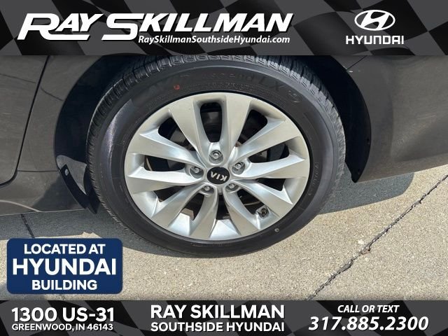 Used 2016 Black Kia EX image 10