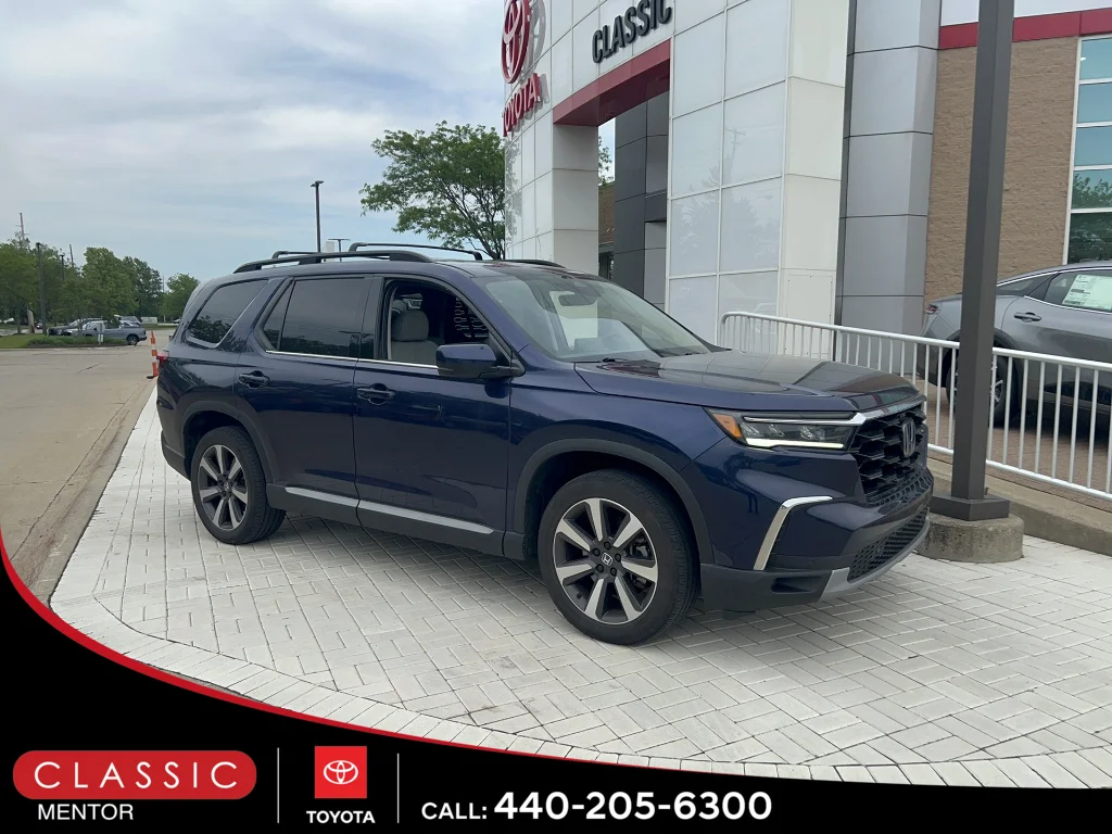 2023 Honda Pilot Touring AWD's photo