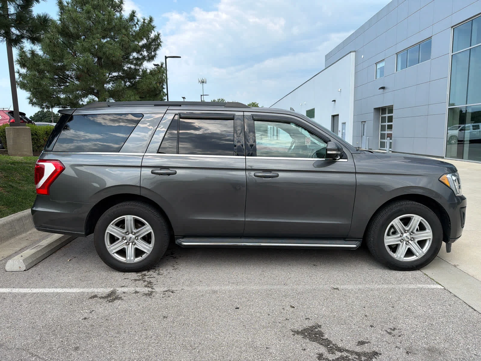 Used 2019 Magnetic Metallic Ford XLT image 4