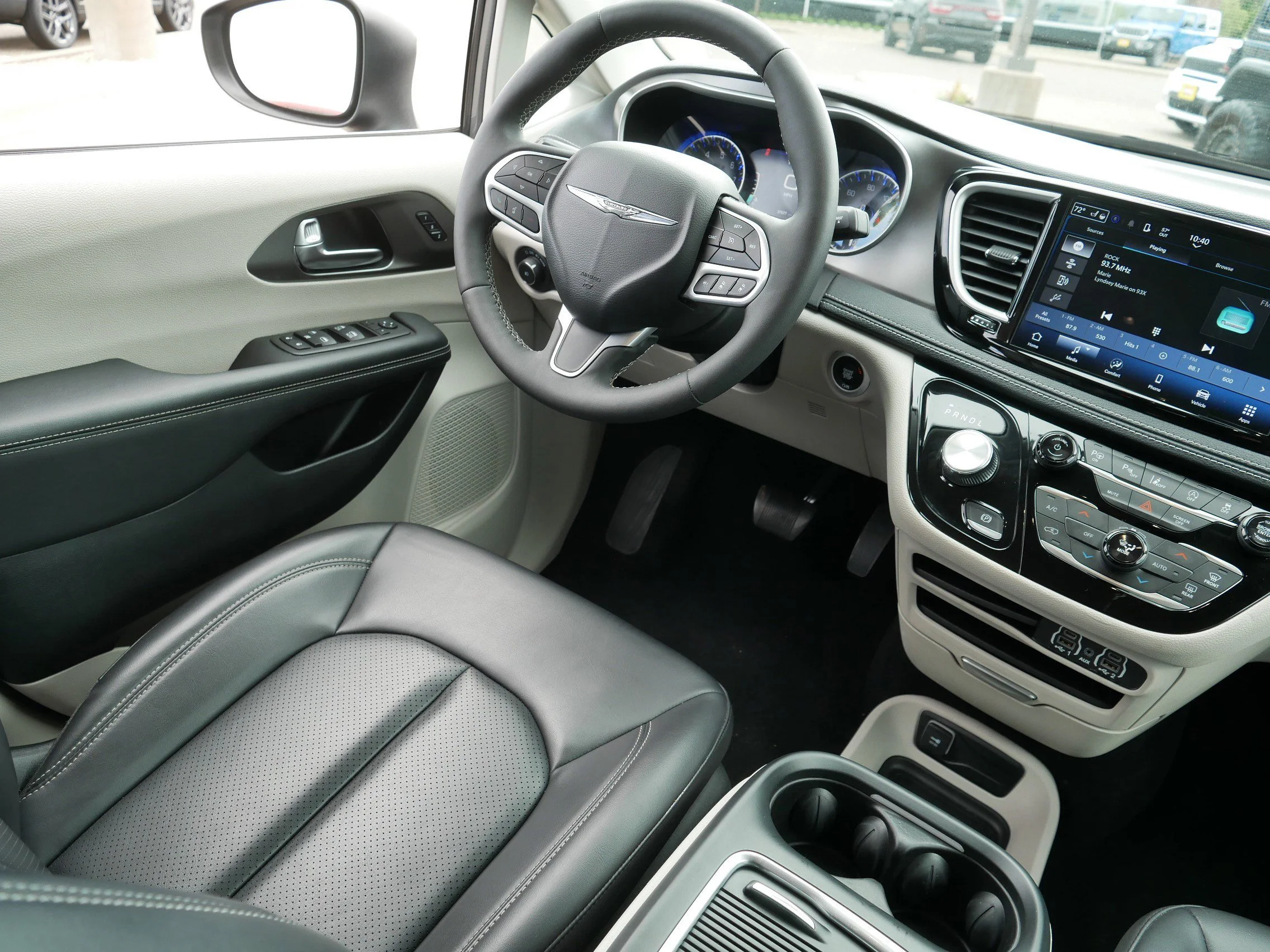 Used 2023 Ceramic Gray Clearcoat Chrysler Touring L image 9