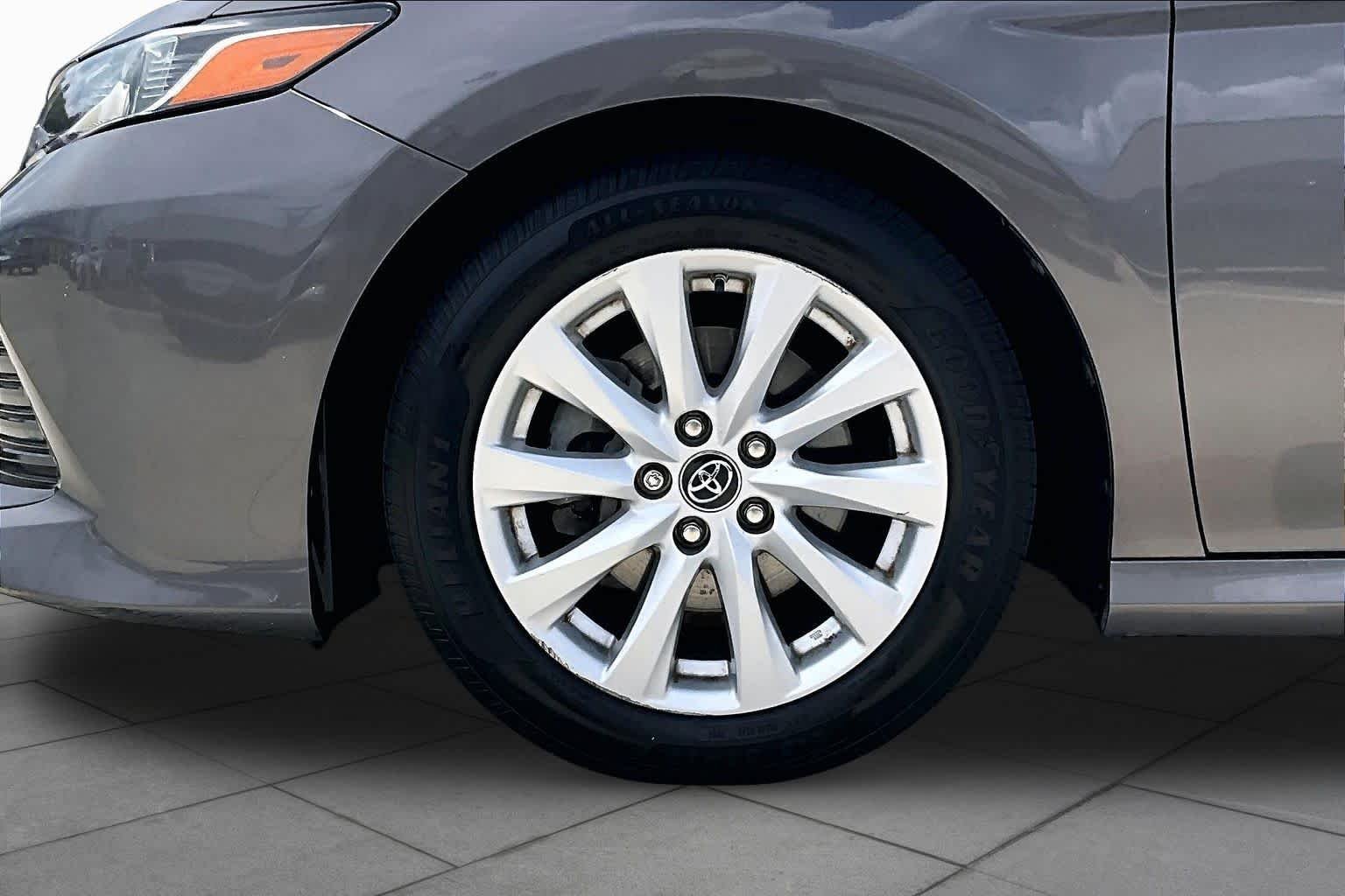 Used 2018 Predawn Gray Mica Toyota LE image 10