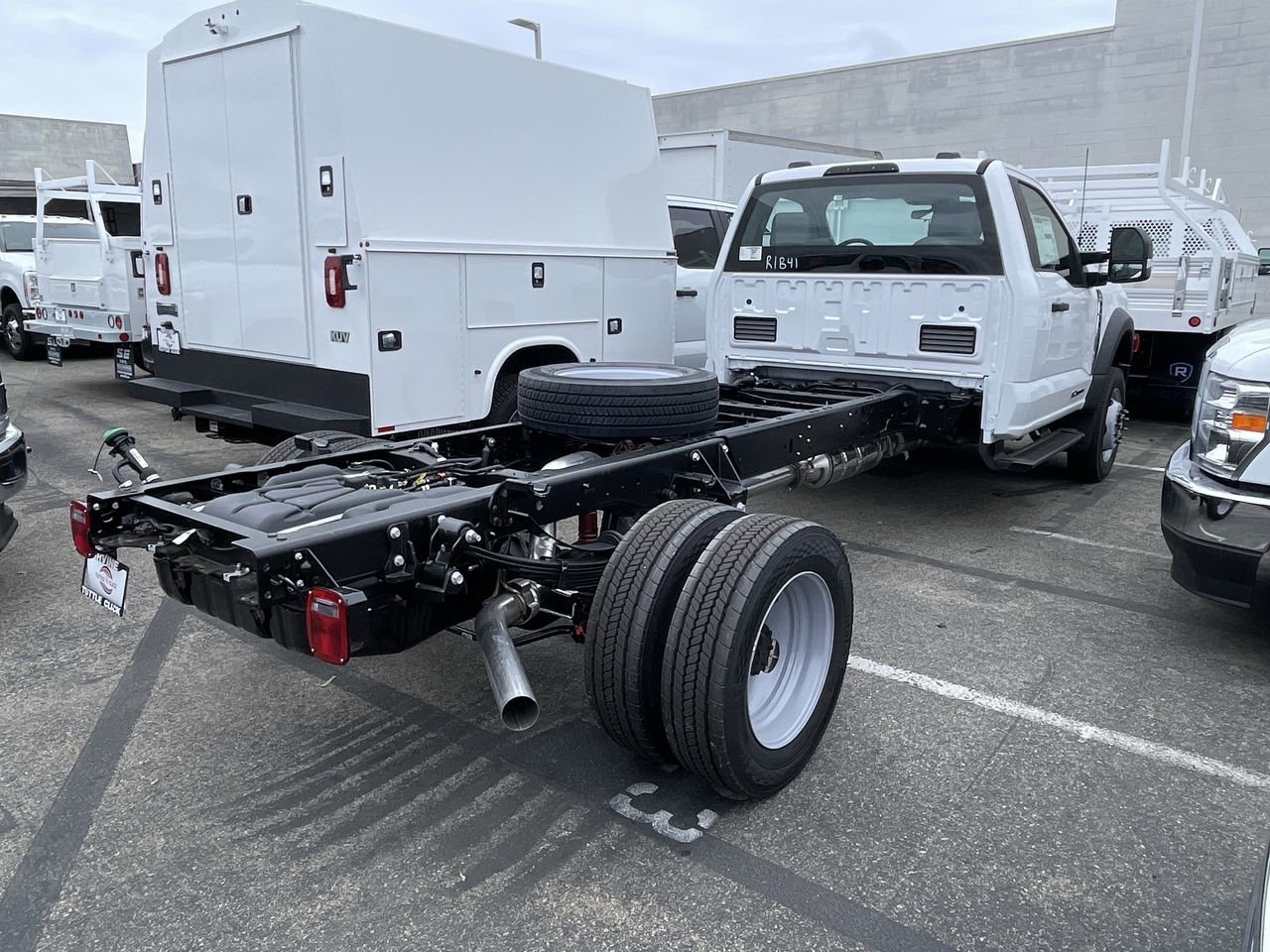New 2025 Oxford White Ford XL image 6