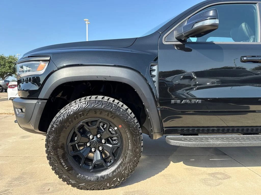 New 2026 Diamond Black Crystal Pearl-Coat Exterior Paint RAM RHO image 5