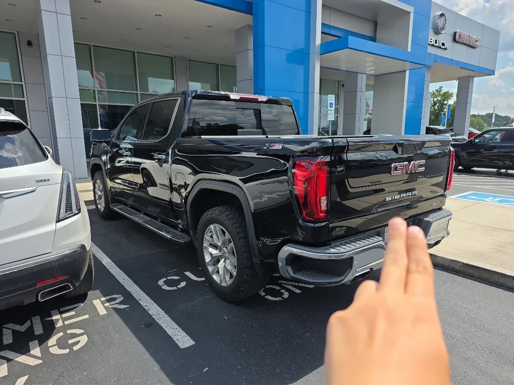 Used 2019 ONYX BLACK GMC SLT image 3