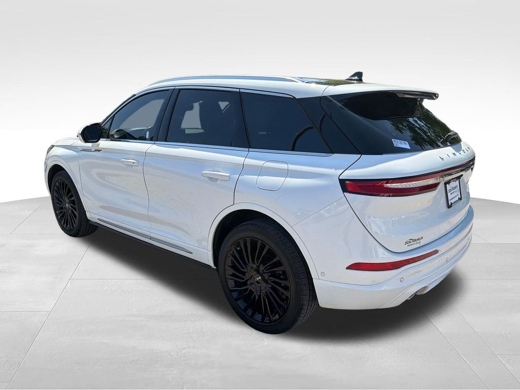 Used 2021 White Lincoln Reserve image 3