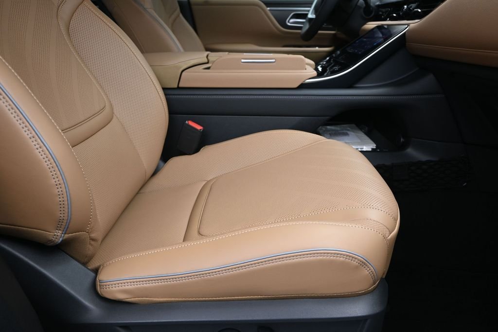 New 2026 BLACK OBSIDIAN INFINITI Luxe 4WD image 26