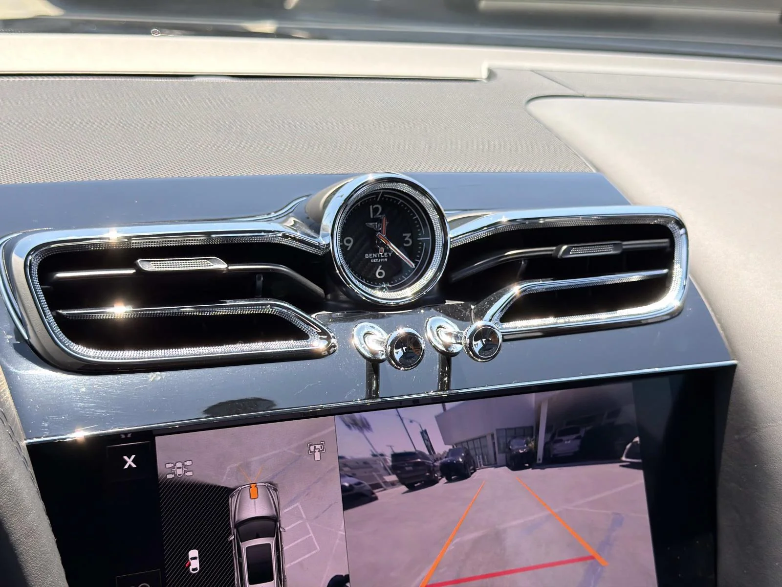2024 Bentley Bentayga - Photo 27