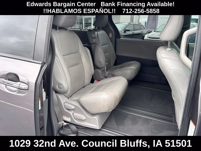 Used 2019 Gray Toyota XLE Premium image 13