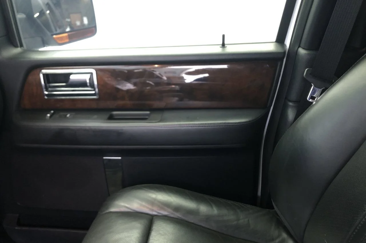 Used 2015 White Platinum Lincoln  image 12