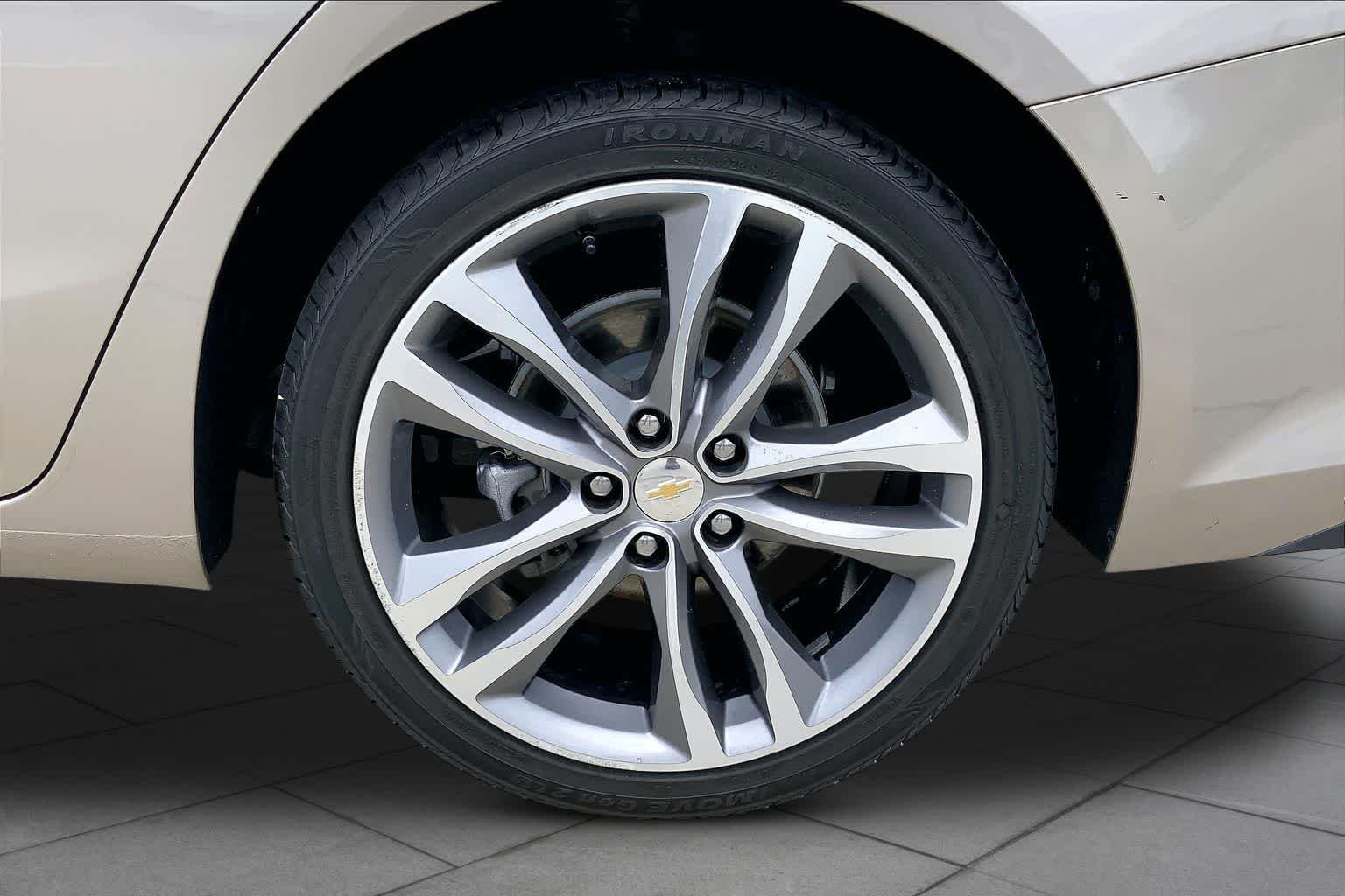 Used 2024 Mineral Gray Metallic Chevrolet LT image 11
