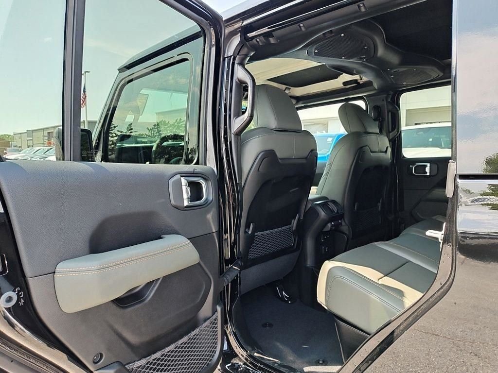 New 2026 Black Clear-Coat Exterior Paint Jeep Mojave X image 29