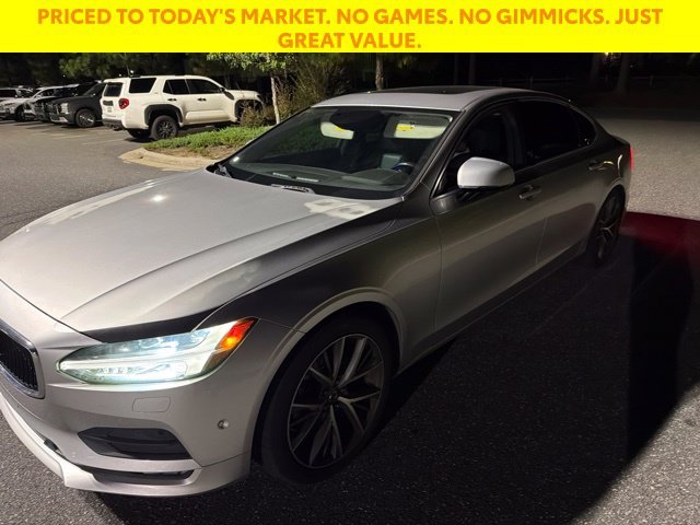 Used 2018 Silver Volvo T5 Momentum image 1