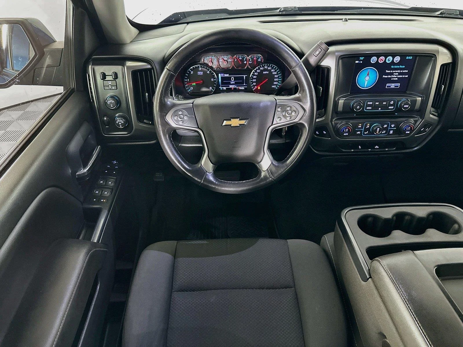 Used 2018 Chevrolet Silverado 1500 LT with VIN 3GCUKREC7JG435355 for sale in Winona, Minnesota
