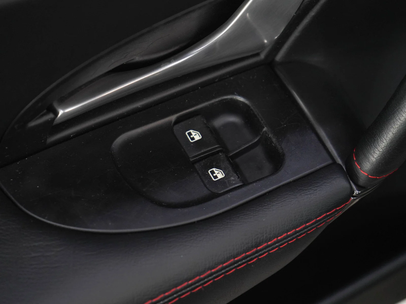 Used 2015 Black Maserati 2dr Cpe GranTurismo Sport image 13
