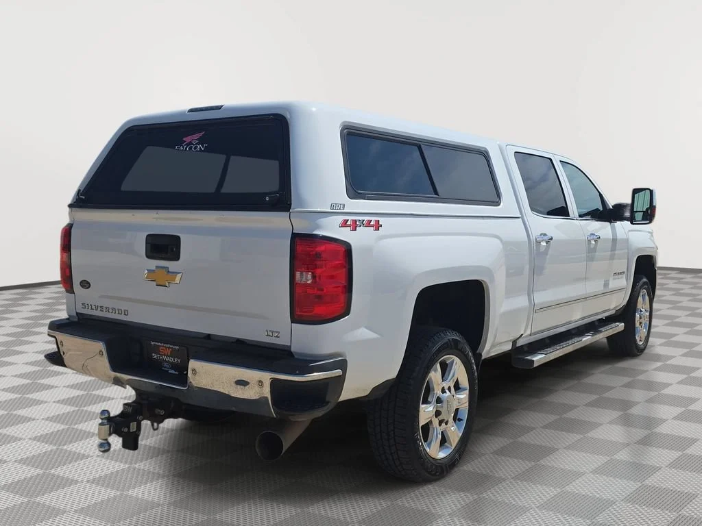 Used 2018 SUMMIT WHITE Chevrolet LTZ image 7
