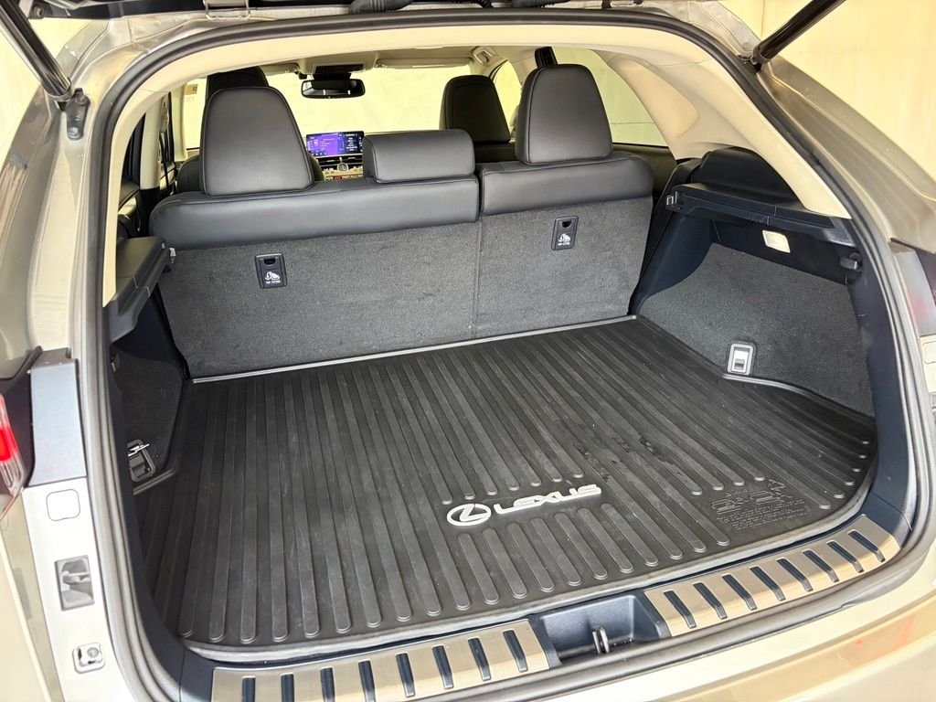 Used 2021 Silver Lexus 300h image 29