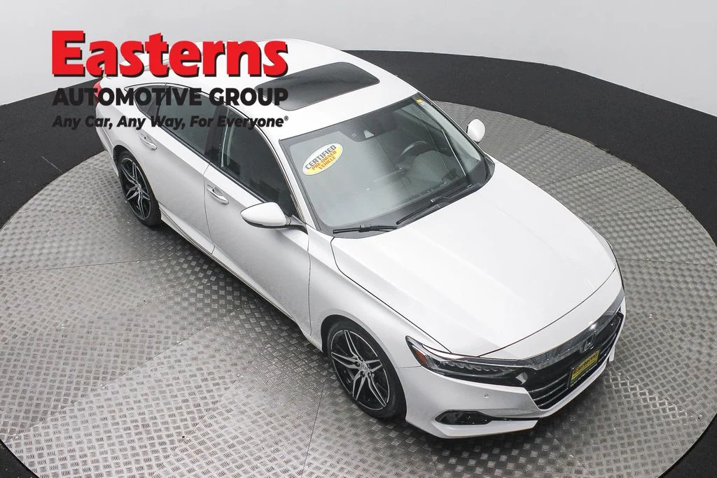 Used 2025 White Honda SE image 3