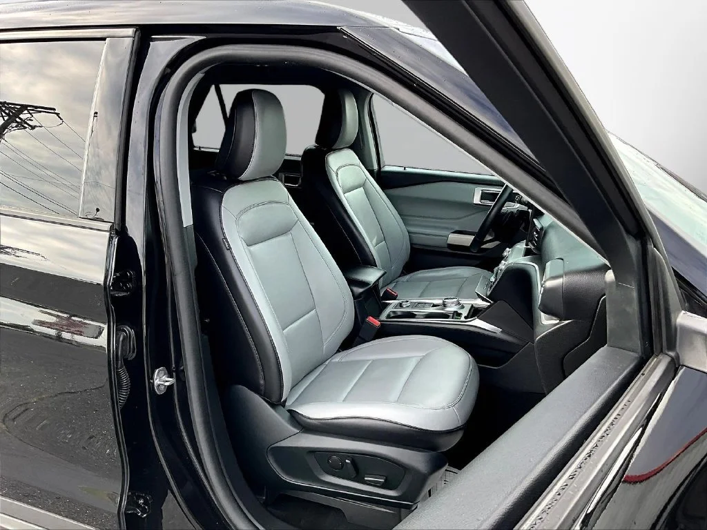 Used 2021 Black Ford XLT image 33